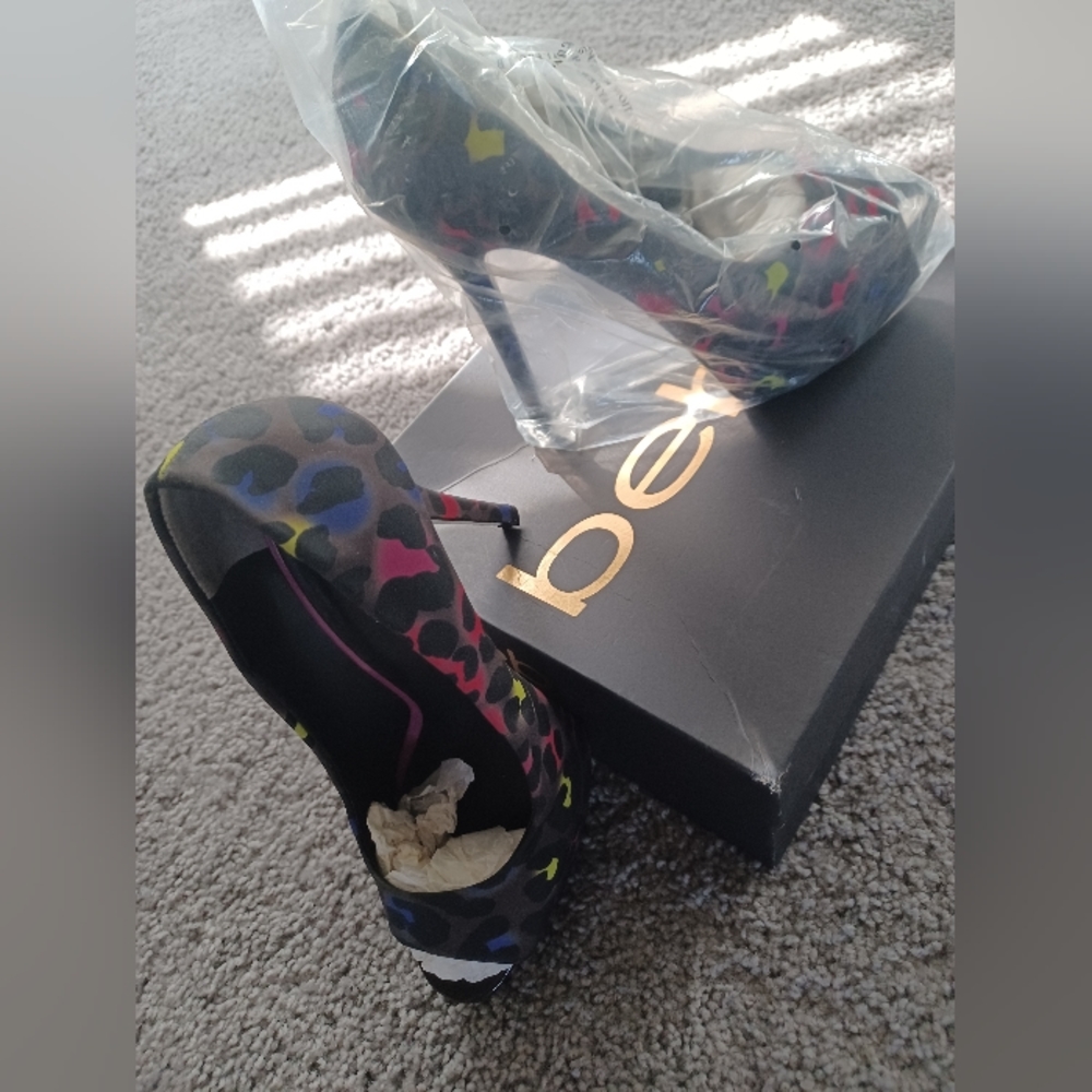 Open toe multi-color leapord print pump